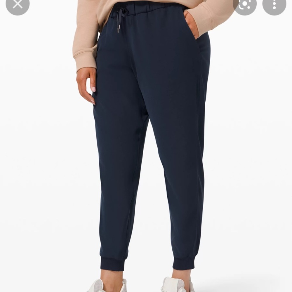 BNWT on the fly joggers navy